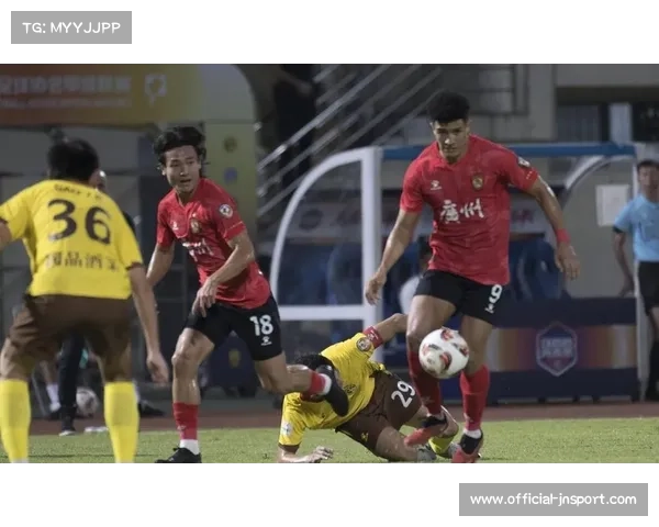 中甲联赛激战广西平果战平青岛红狮积分榜形势依旧紧张